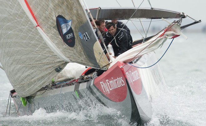 Emirates Team New Zealand approaches the top mark and prepares to raise the spinnaker &copy; Paul Todd/Outside Images http://www.outsideimages.com